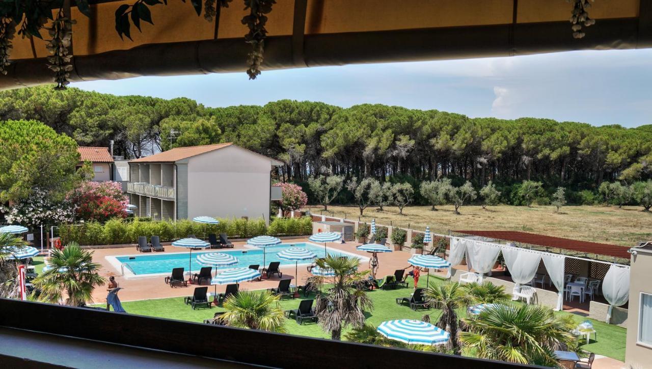 Oleandri Suite Hotel Vada Exteriör bild