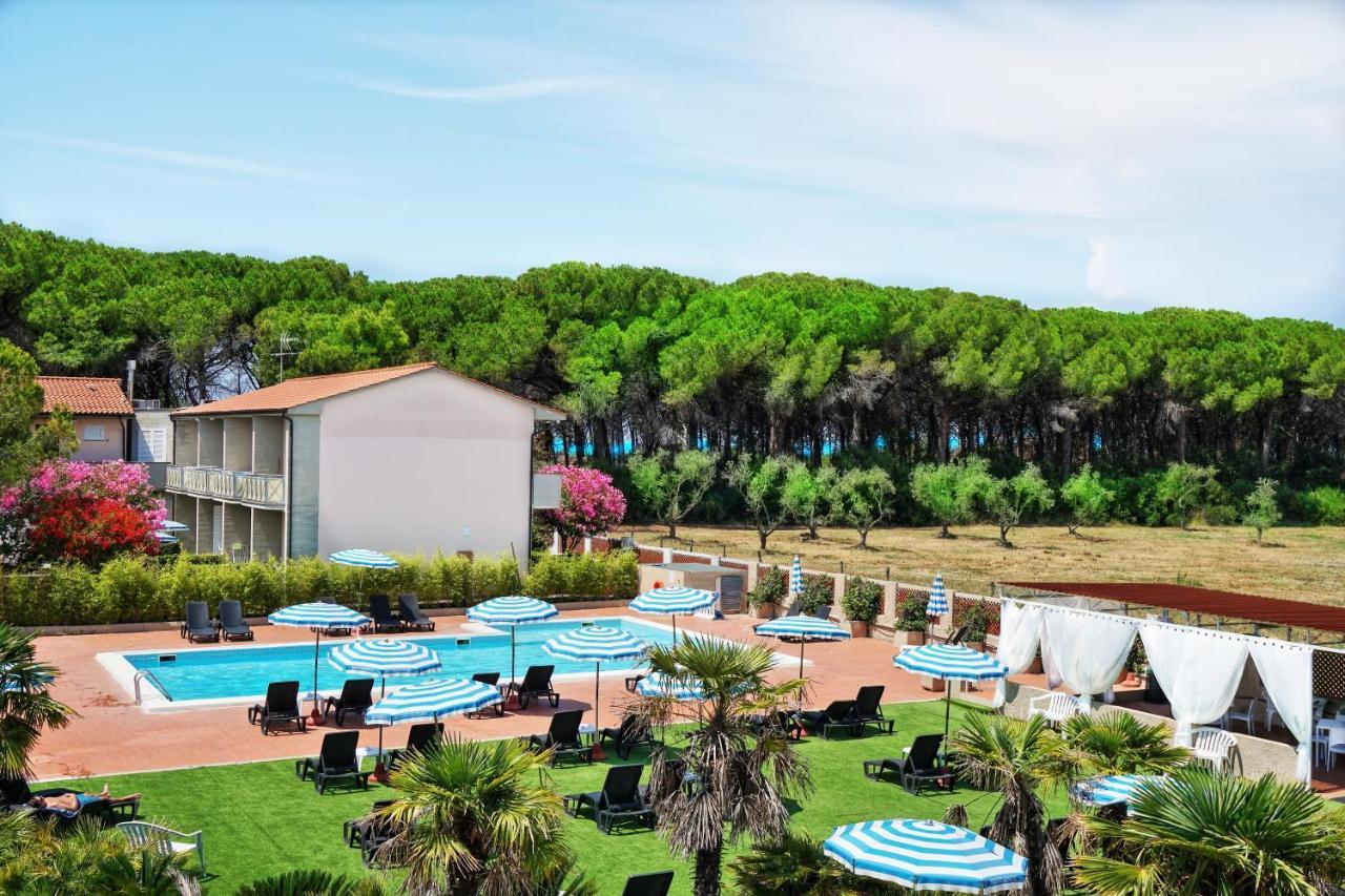 Oleandri Suite Hotel Vada Exteriör bild