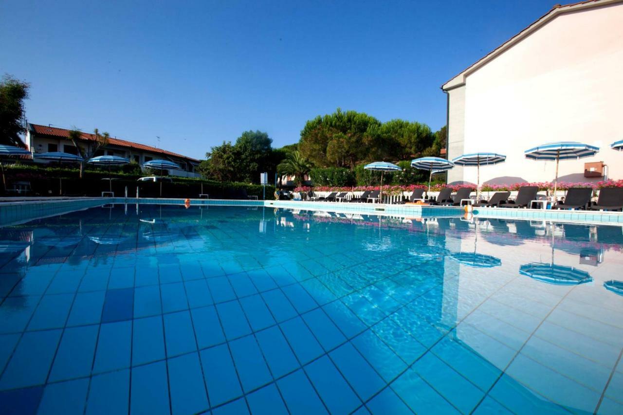 Oleandri Suite Hotel Vada Exteriör bild