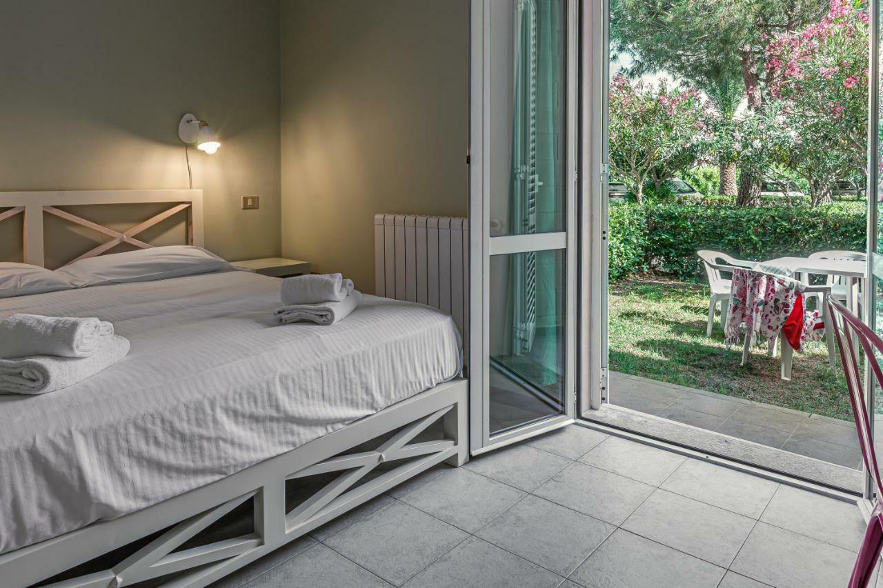 Oleandri Suite Hotel Vada Exteriör bild