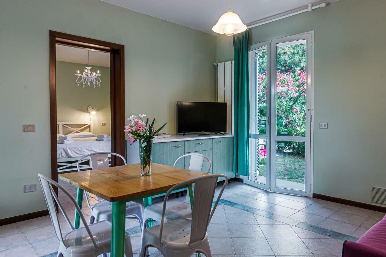 Oleandri Suite Hotel Vada Exteriör bild